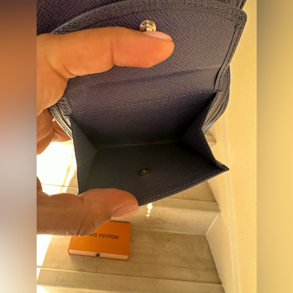 LOUIS VUITTON Epi Porte Billets Compact Bifold Blue Leather - Picture 7 of 13